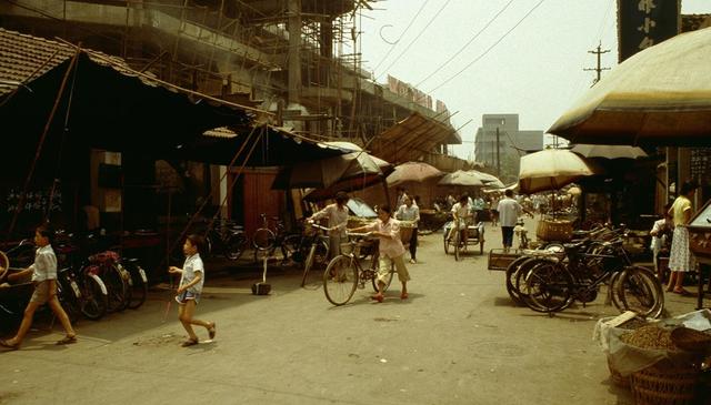 1985年广西老照片梨涡浅笑山坡放羊坐黄包车漫游城市
