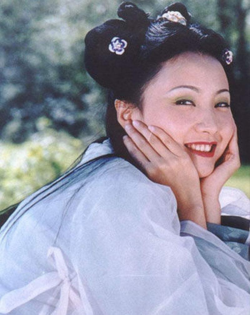 陶虹演过《春光灿烂猪八戒》里面的小龙女,那时就觉得陶虹太美了,猪