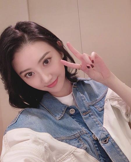 张继科女友晒戒指甜美俏丽!景甜不愧京城四美之一,美艳不可方物