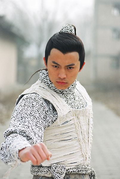 剧中,人气最高的男性角色当属小白龙姚烈,无论是外形还是性格,都能让