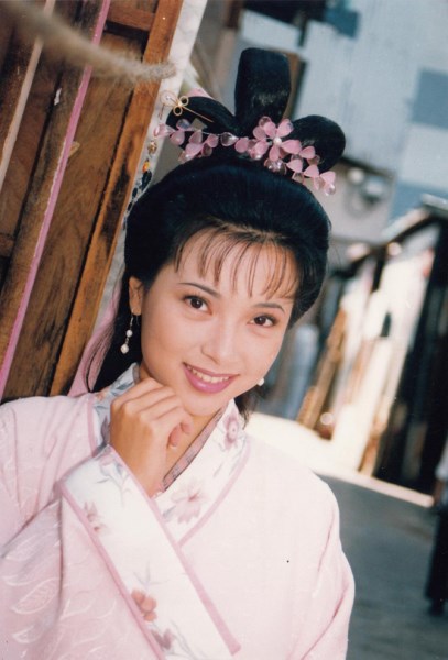 最美郭芙傅明宪曾经的水灵元气少女如今活成网红脸阿姨