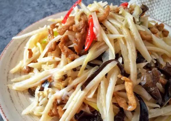 莲藕炒肉丝做不好?教你一招,保证藕丝不黑还爽脆,越吃越美味!