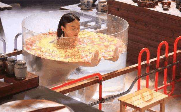 影视剧中"尴尬"的穿帮镜头,网友:导演你能不能走点心?