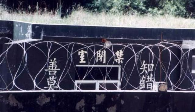 电视剧中从来不会对禁闭室详细描述,到底什么样?说出来吓人|关禁闭|禁闭室|小黑屋_新浪新闻