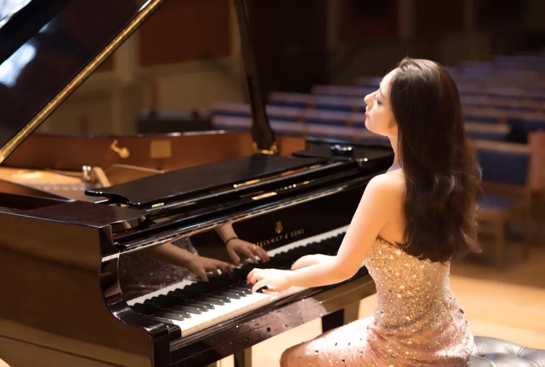 旅英青年钢琴演奏家王耀莹