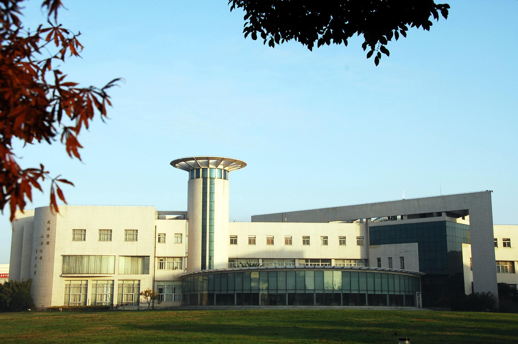 毕业生很容易考上公务员,实力强|上海海关学院|海关|公务员_新浪网