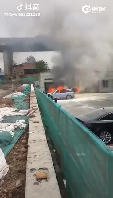 蔚来ES8西安自燃