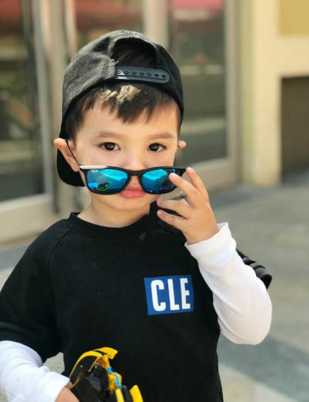 马雅舒混血儿子爱登长开了,五官立体很帅气,和刘烨家诺一有一拼