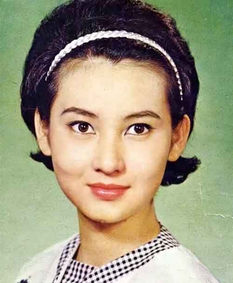 曾美过萧蔷,当红时为爱息影,忍让第三者14年,晚年生活凄苦