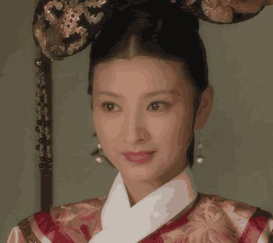 甄嬛传剧中沈眉庄的旗头为什么一直是歪的原因好无奈