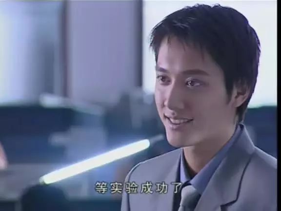 2003年由林心如和陆毅主演的都市时装励志剧《男才女貌》冯绍峰在剧中
