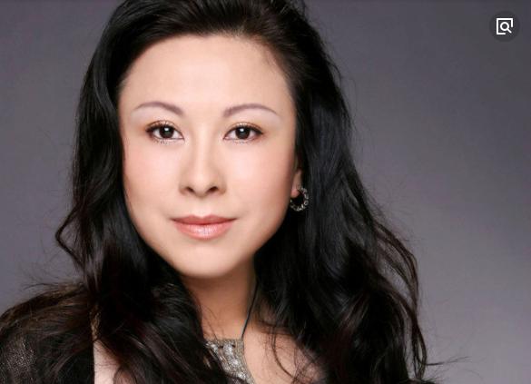 选美出身却当了歌手,主持春晚后因炒股负债千万,今50岁无儿无女