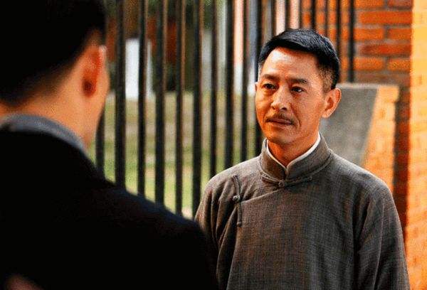 郭晓峰在1995年的电影《大转折》出道,是一名非常优秀的演员,同时也是