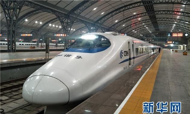 「新春走基层」凌晨出发的动车组"扫雷车"