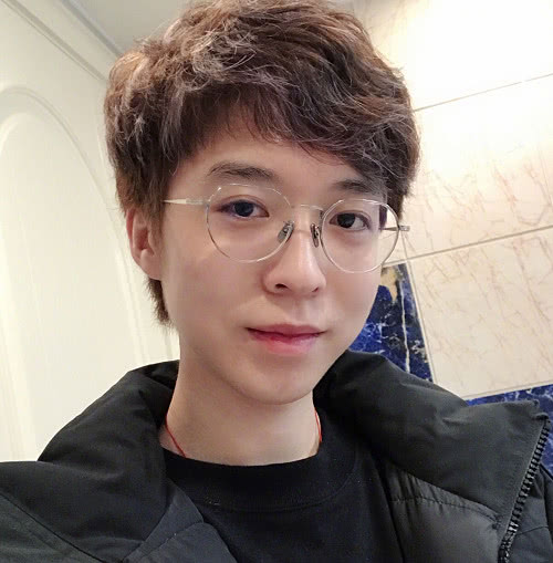 嗨氏之前是在虎牙平台上直播王者荣耀的.