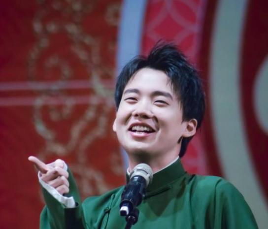 郭德纲教子注重教养吗?来一起看看郭麒麟倒茶就知道了!