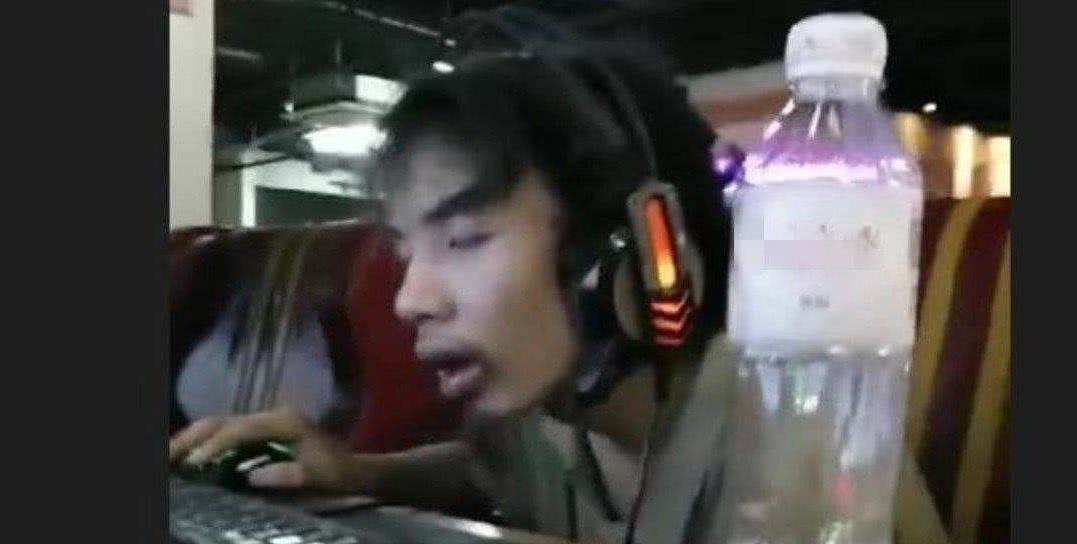 这个网瘾少年火了!一年四季待在网吧,赶都不走,网友:厉害了