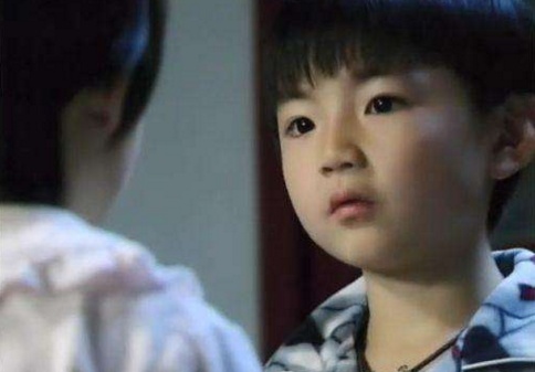 锒铛入狱,他已成总裁,而他年仅8岁去世|谢昀杉|童星|蔡远航_新浪新闻