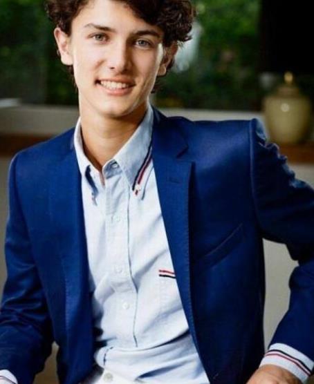 丹麦王子在妈妈文雅丽再婚时挺高兴,老爸再婚,都不会笑了