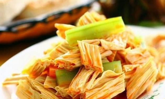 美食推荐红油腐竹拌莴笋宫保腰果鸡丁芥菜咸蛋黄豆腐的做法