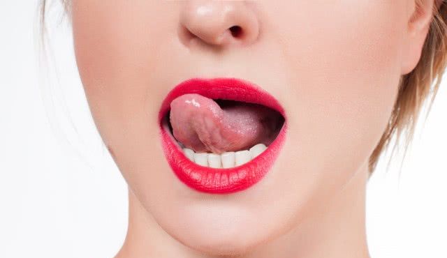 嘴唇长年干燥起皮的原因是什么 让双唇更加水