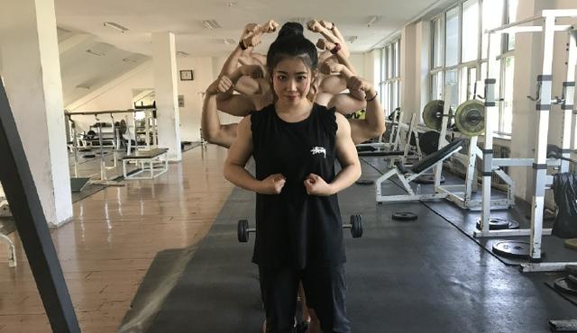 高中就是体育生的程璐,目前体重也就110斤,刚接触健身就可以上负重