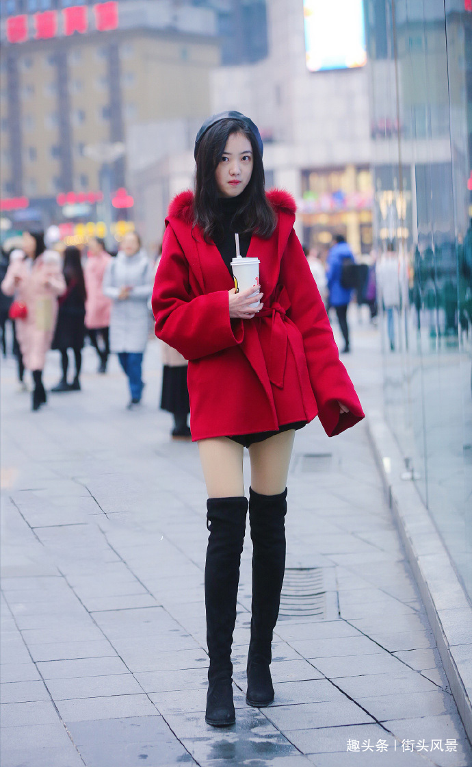 筷子腿的潮女们,大冬天的光腿秀,真是街头上行走的风景!