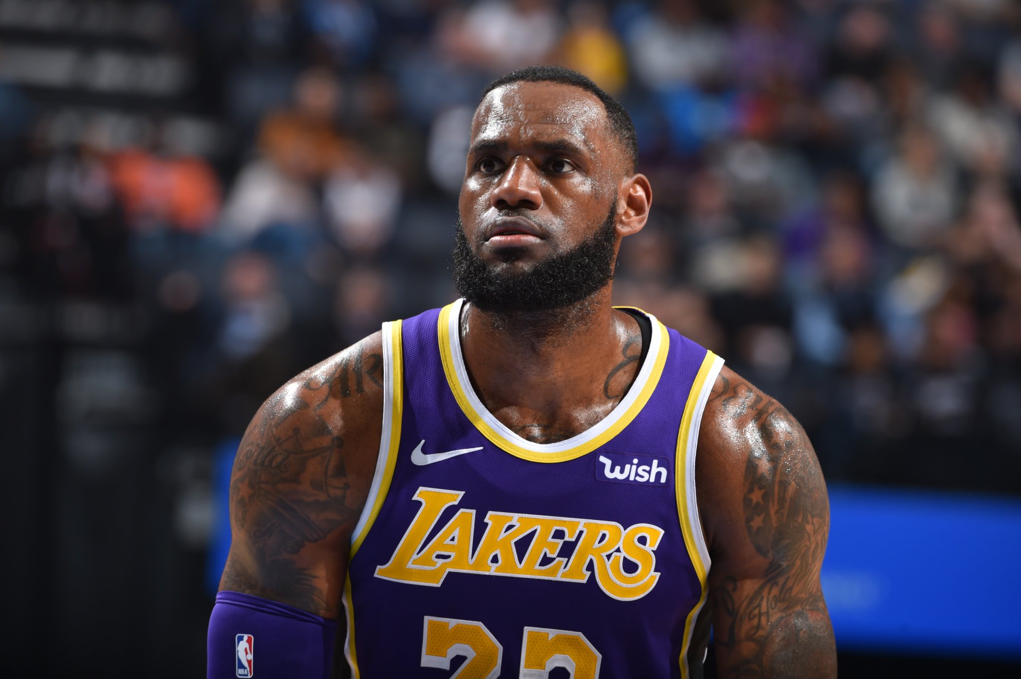 詹姆斯:还因压力分心,那就不要待这