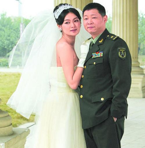 "三德子"娶到了超模媳妇,退出娱乐圈回家养鸡,人生大赢家!