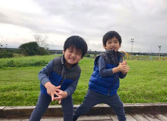 林志颖元宵节晒双胞胎合照,兄弟俩越来越不像,网友:kimi呢?|林志颖|双