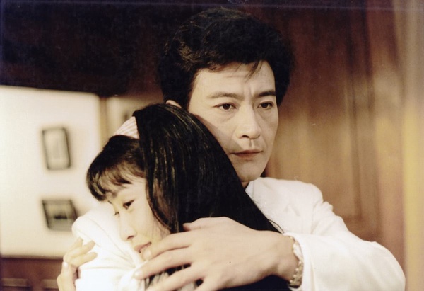 他曾经红极一时,妻子不幸离世后选择隐退,如今在北影做老师!