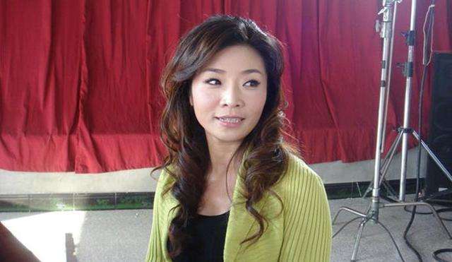 她是著名军旅艺术家, 一心一意把自己献给了工作, 至今还是单身