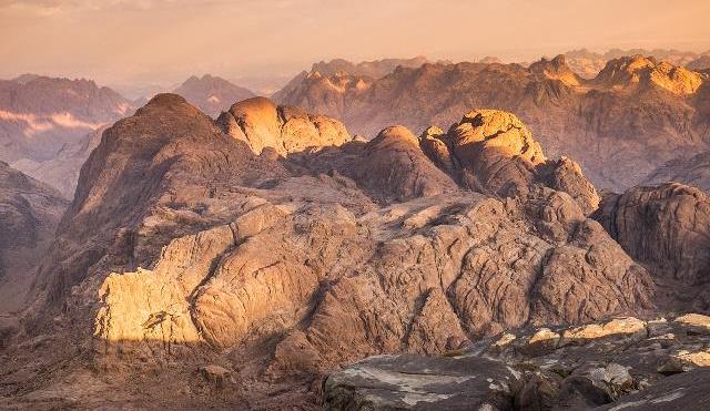 地球的美之西奈山,又被叫做摩西山!