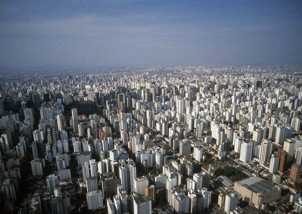 南美洲最繁华的都市圣保罗,比起中国最繁华的上海如何?