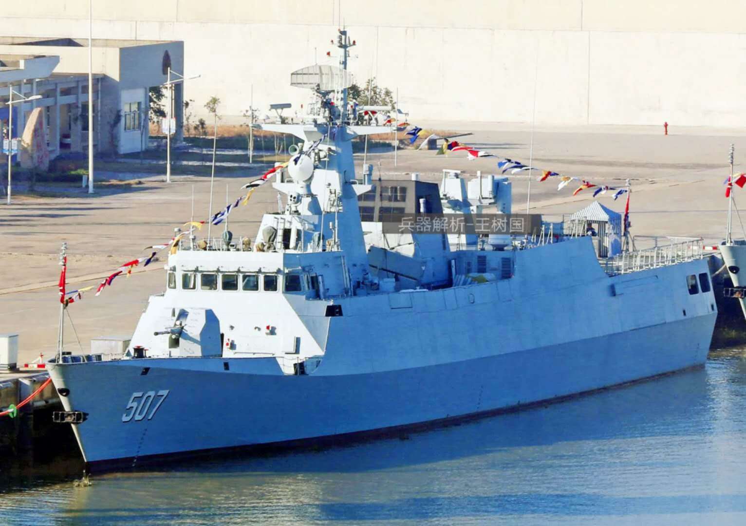 054ae护卫舰登陆西亚防展换装相控阵雷达同款曾出口巴铁