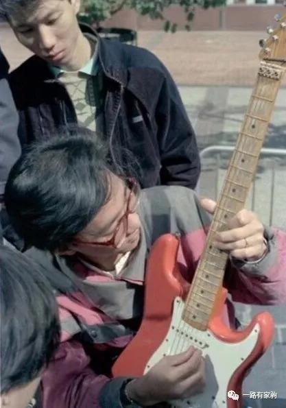 黄家驹海阔天空三个版本的电吉他,可循环一生的超级乐章!