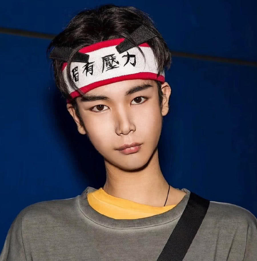 网红小吴时尚大片被疯传,网友奉上神p图,颜值不输鹿晗