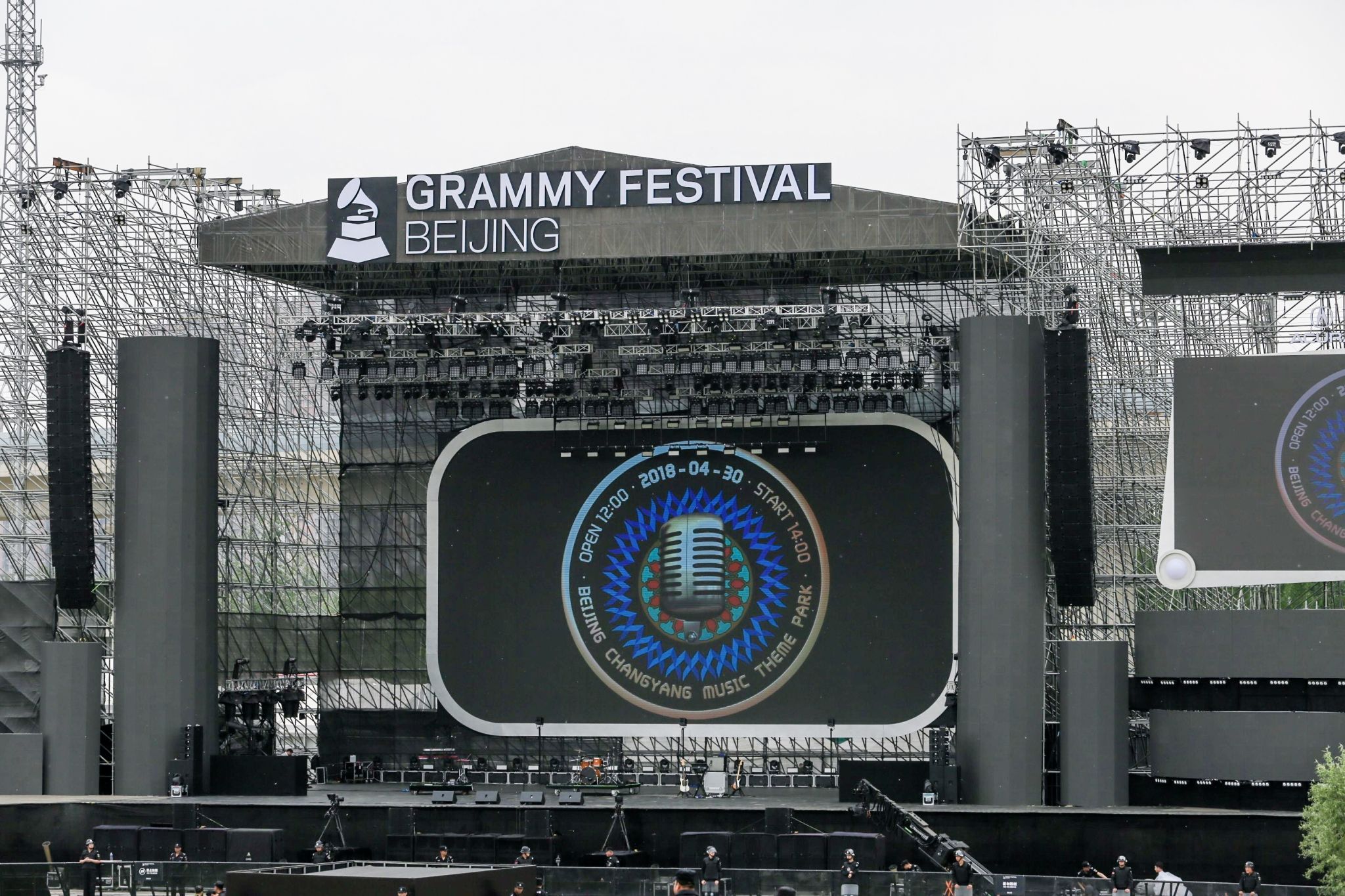 格莱美音乐节陈伟霆现场脱衣大型蹦迪现场了解一下