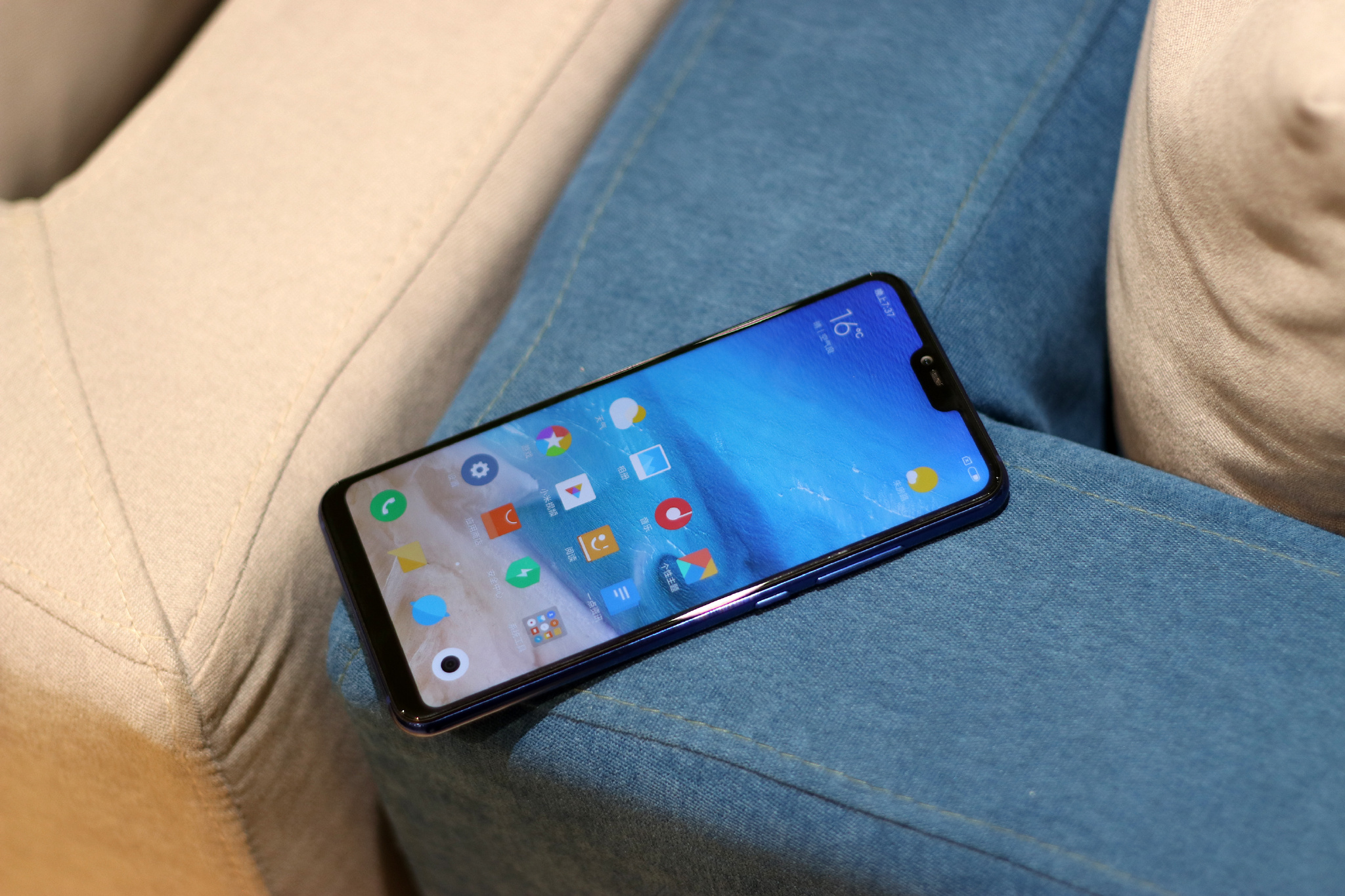 2400万前置,高级ai美颜,小米8青春版即将开卖