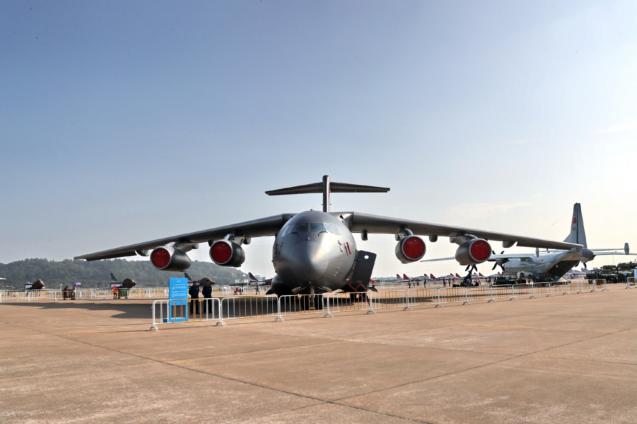 多架国产轰炸机中,一架巨无霸脱颖而出,中国空军战略升级