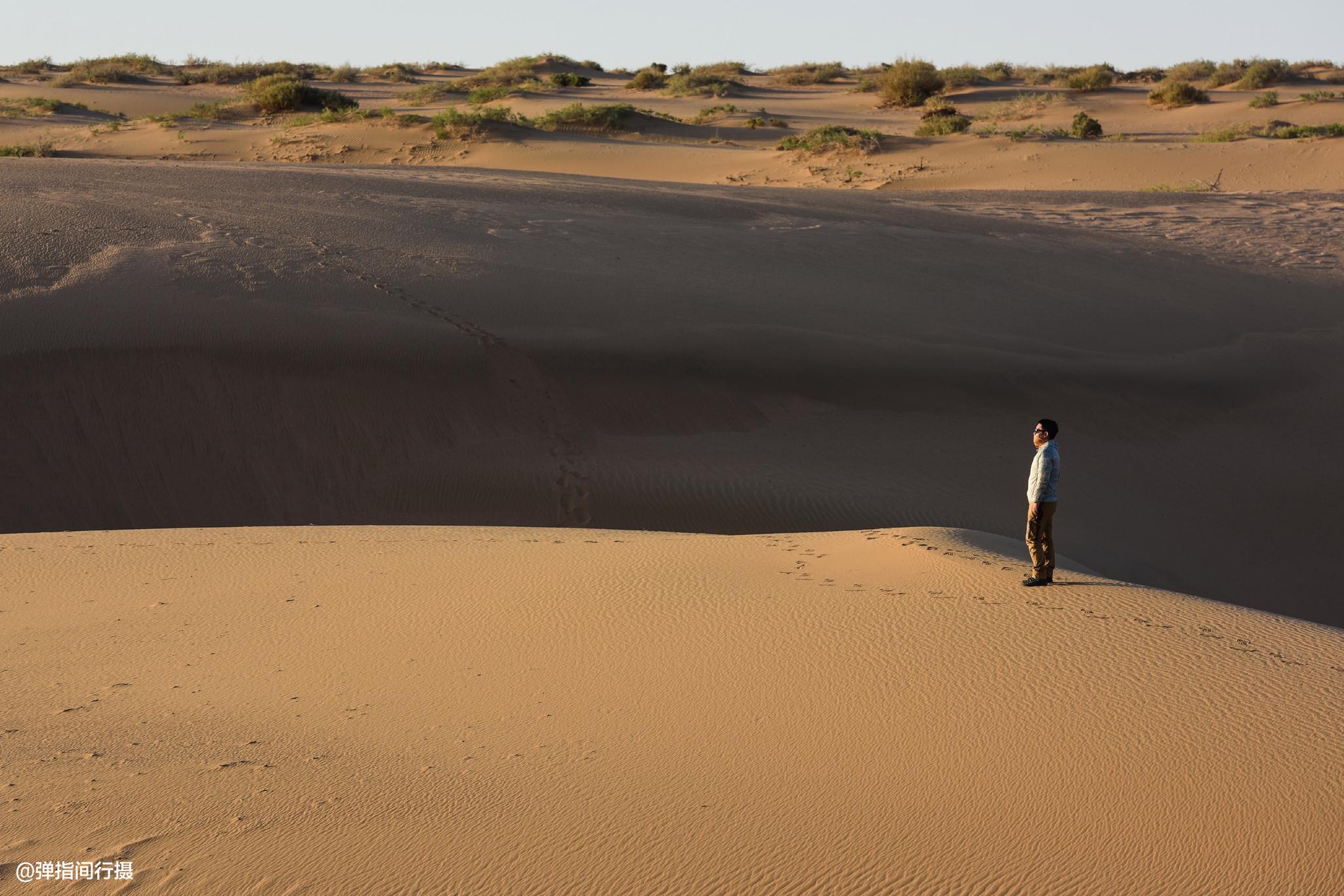 游客在新疆沙漠徒步迷失方向,最终警方居然靠这种方法成功寻获