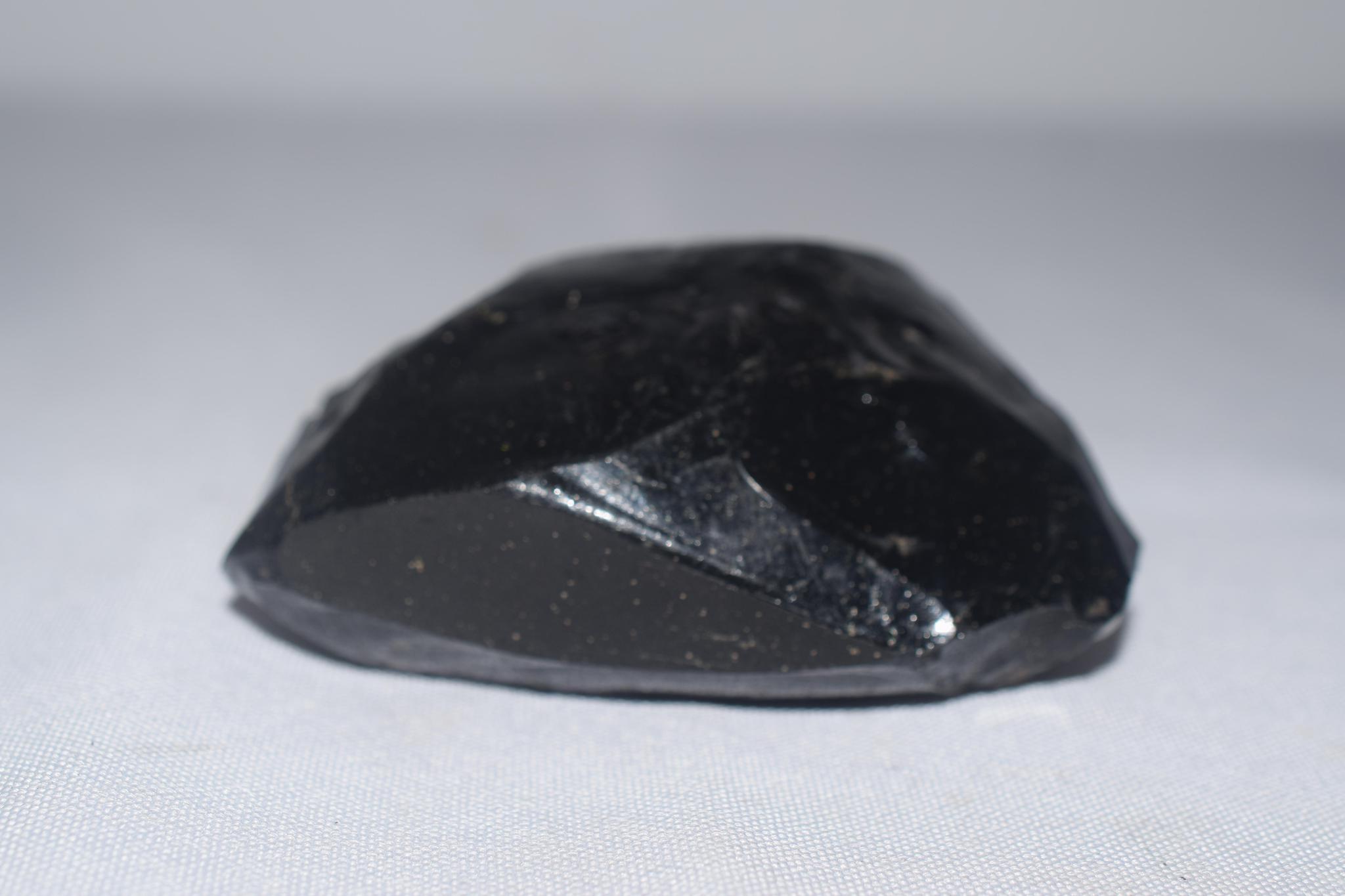 环球国际拍卖鉴赏玻璃陨石