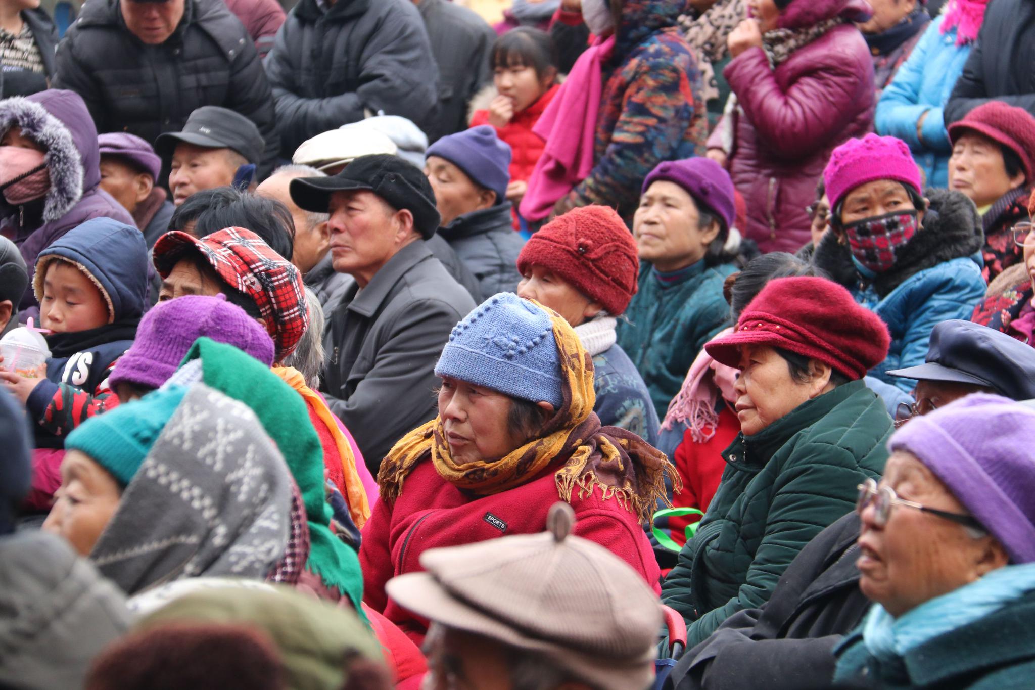 雷行记:西安农村冬天的庙会热闹非凡,美女都想嫁给这里的农民!
