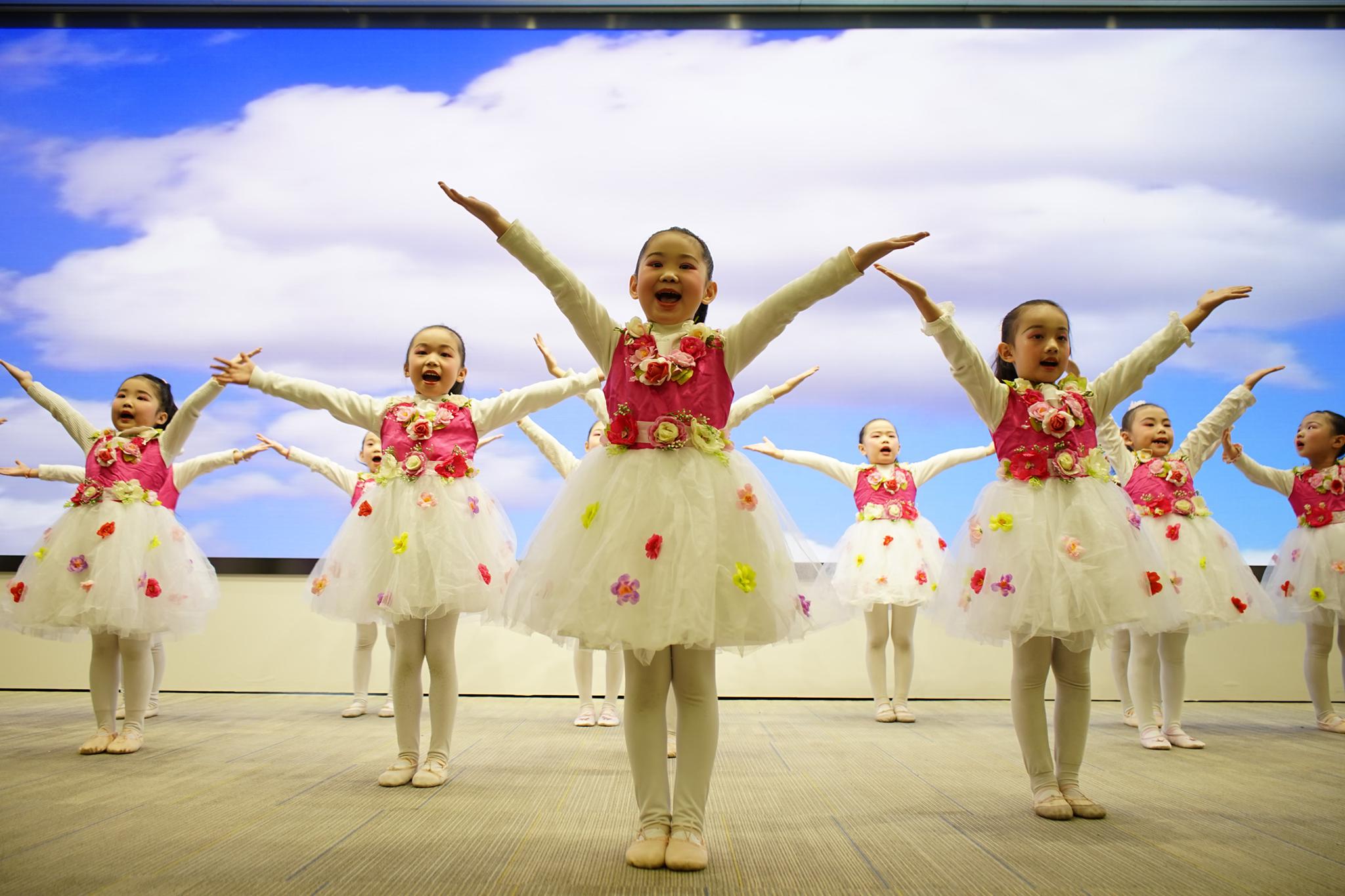 儿童表演舞蹈