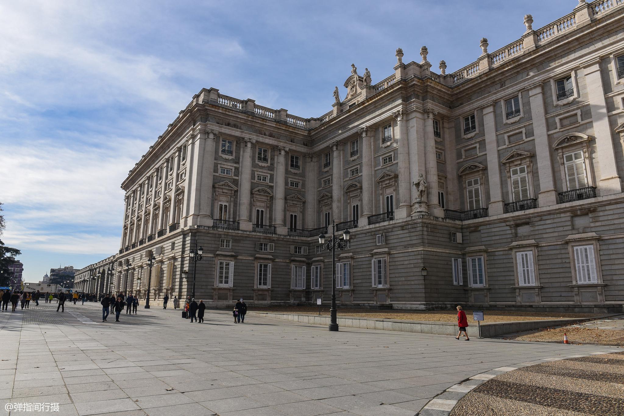 西班牙马德里皇宫历经300年依旧美轮美奂是欧洲第三大宫殿