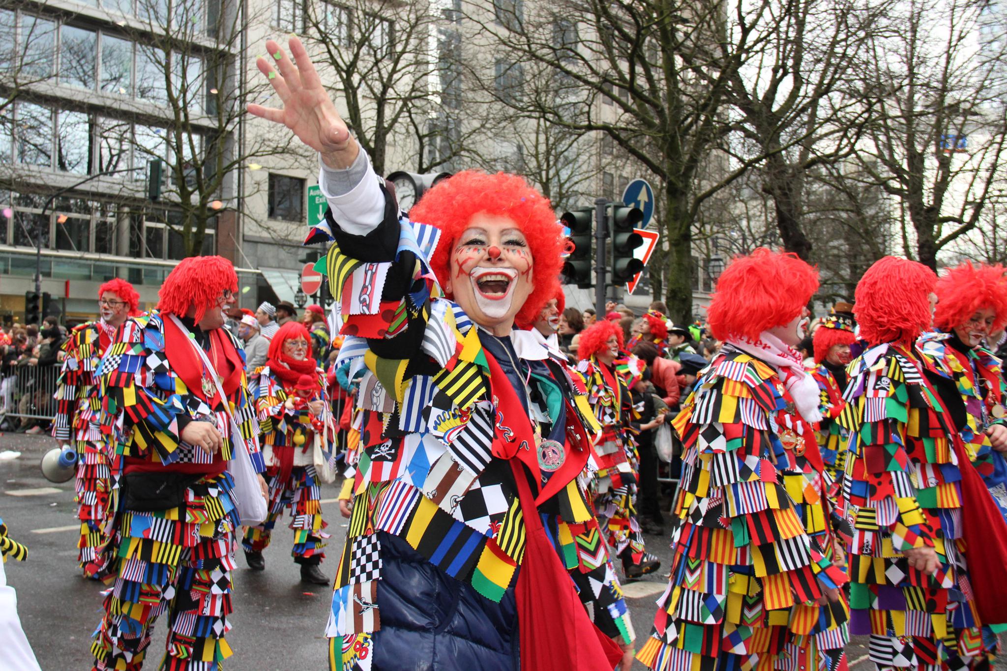 谁说德国人不苟言笑你看狂欢节上的疯狂男女网友真会玩