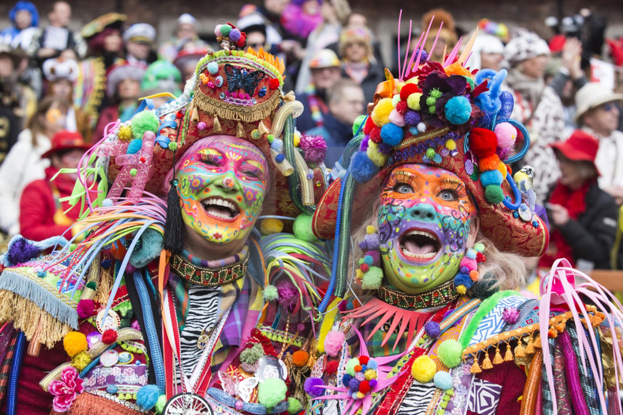 谁说德国人不苟言笑你看狂欢节上的疯狂男女网友真会玩