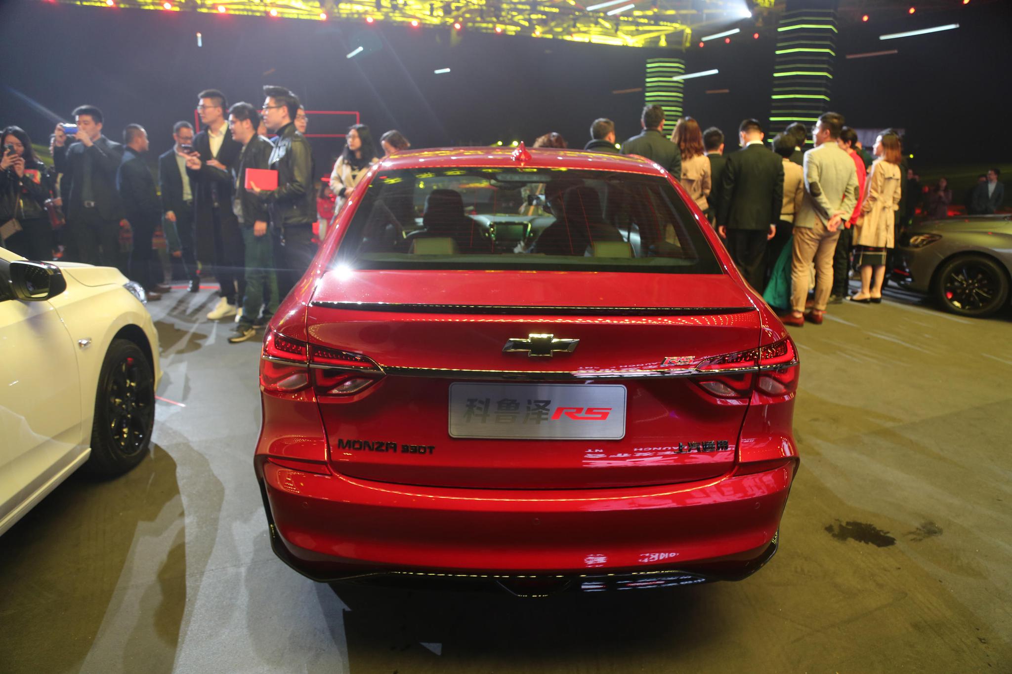 雪佛兰科鲁泽monza10万级别时尚运动座驾武汉上市实拍