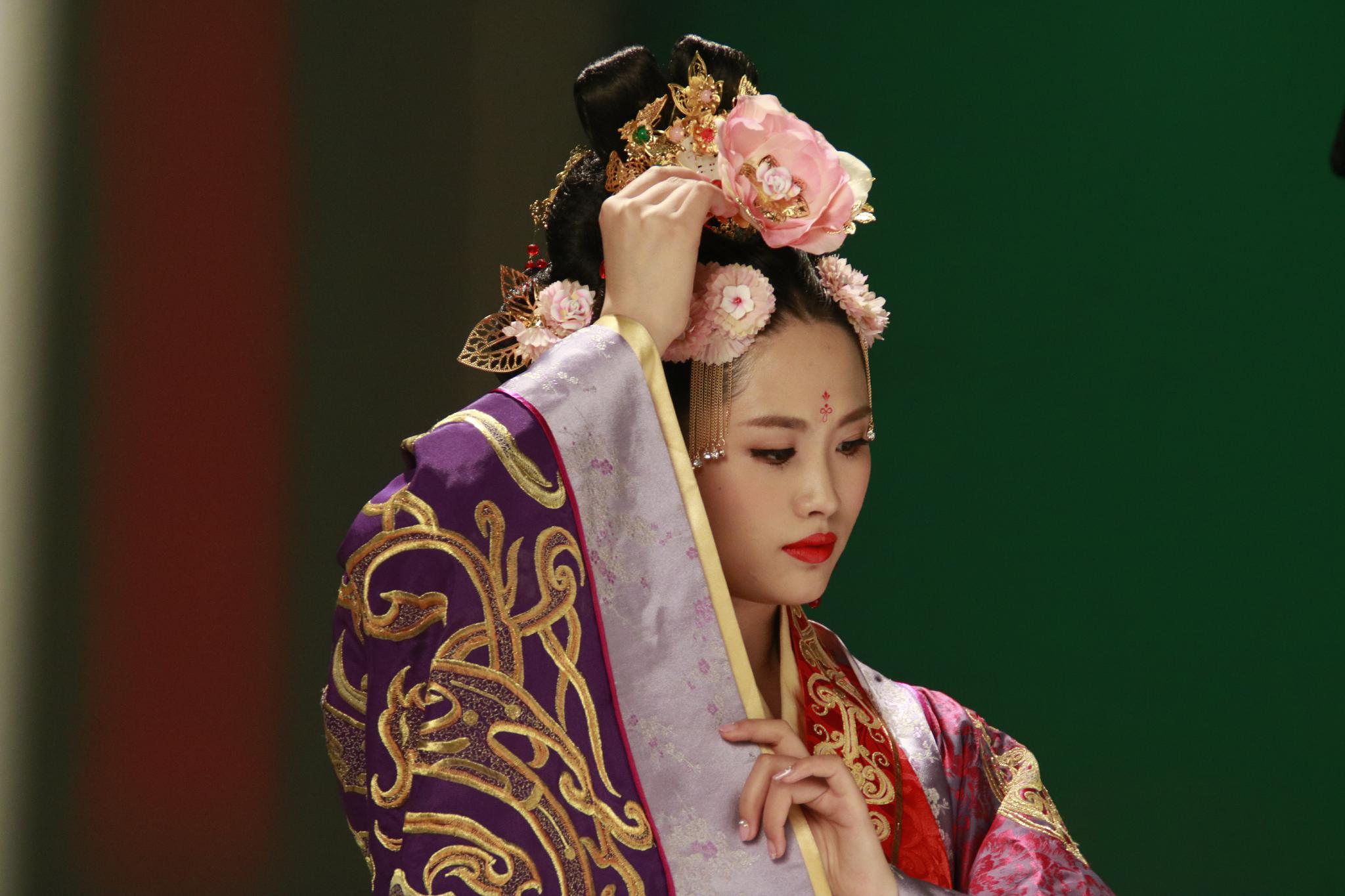 他是网络历史小说的巅峰作者却忽然写起了女频言情小说