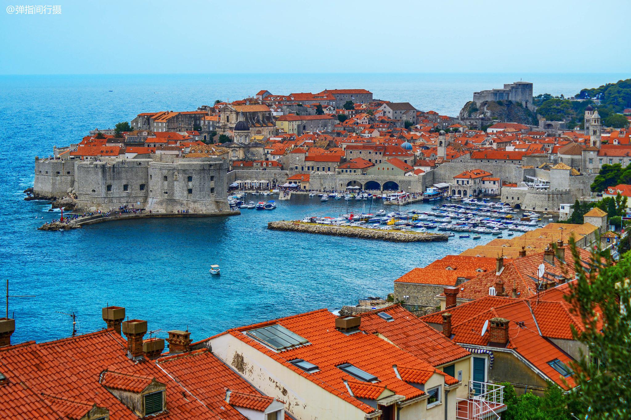克罗地亚最美小城,建在海边悬崖上,被一部美剧捧成热门旅游城市